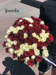 101 троянда мікс білих та червоних 60 см