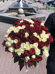 101 троянда мікс білих та червоних 60 см