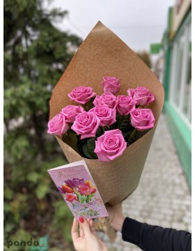 11 розовых роз