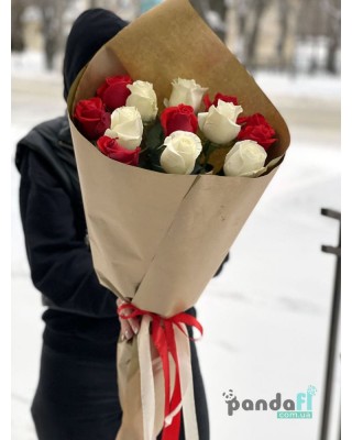13 роз микс белых и красных