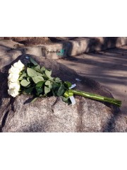 15 білих троянд 90 см