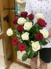 15 троянд мікс білих та червоних 60 см
