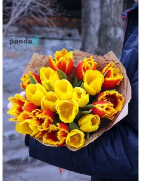 15 тюльпанов микс желтых и красных