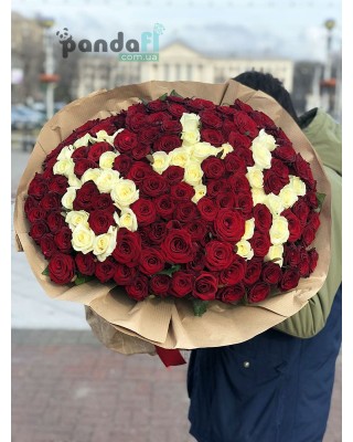 151 троянда мікс червоних та білих 70 см з літерами В+К