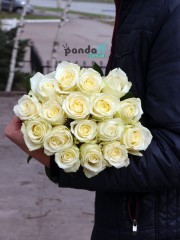 17 білих троянд 60 см