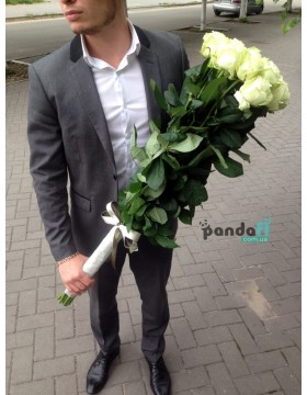 17 white roses 90 cm
