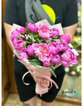 17 розовых пионов