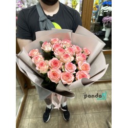 19 біло-рожевих троянд 60 см
