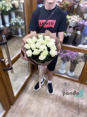 19 білих троянд 70 см