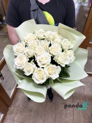 19 білих троянд 60 см