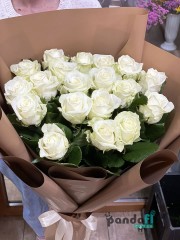 19 білих троянд 80 см