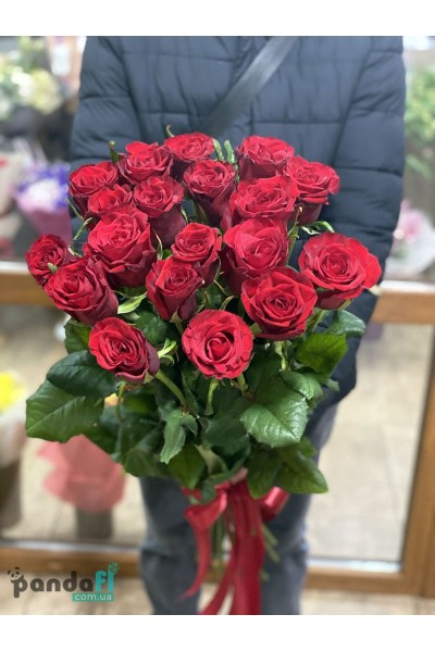 19 червоних троянд 90 см