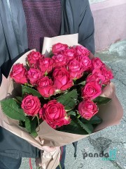 19 малинових троянд 70 см
