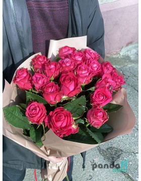 19 малиновых роз 70 см