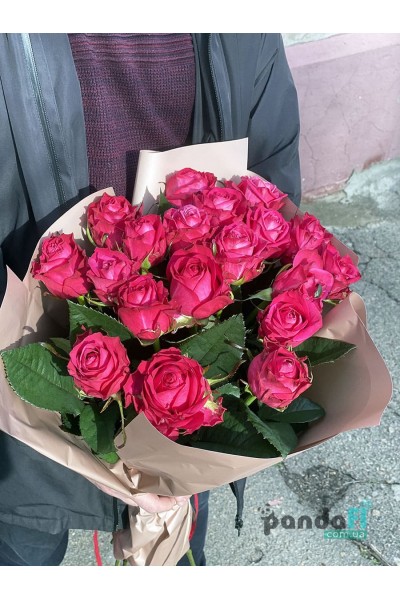 19 малинових троянд 70 см