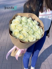 19 білих троянд