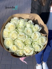 19 білих троянд