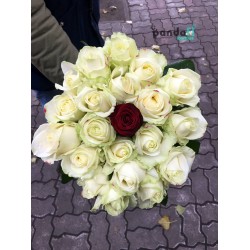 20 білих троянд та 1 червона 60 см