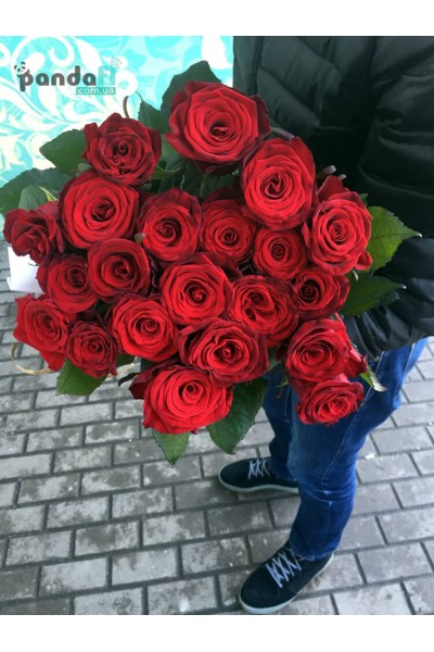21 червона троянда 70 см