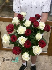 21 троянда мікс білих та червоних 60 см