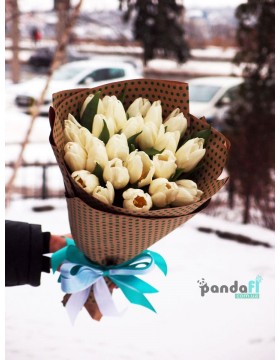 25 white tulips