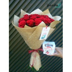 25 червоних троянд 60 см + цукерки Raffaello