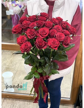 25 червоних троянд 70 см #2