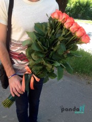 25 коралових троянд 70 см
