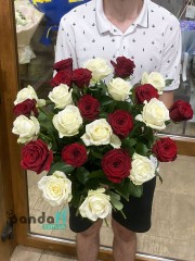 25 троянд мікс білих та червоних 60 см