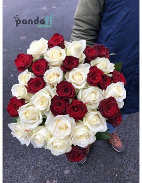35 роз микс красных и белых 60 см