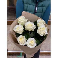7 білих троянд