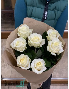 7 білих троянд