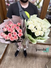 19 біло-рожевих троянд та 19 білих троянд 60 см