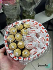 Круглый набор сладкого Raffaello и Ferrero