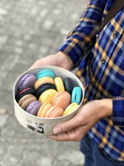 15 round macaroons