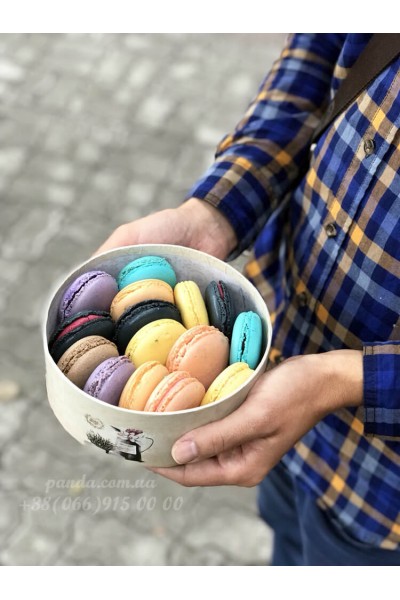 15 round macaroons