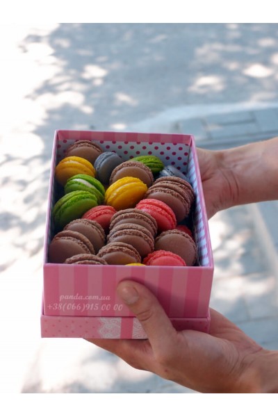 25 macaroons