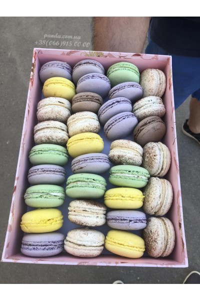 33 macaroons