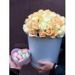 A hat box set of 51 roses and 8 macaroons