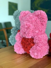 Рожевий ведмедик з троянд з серцем